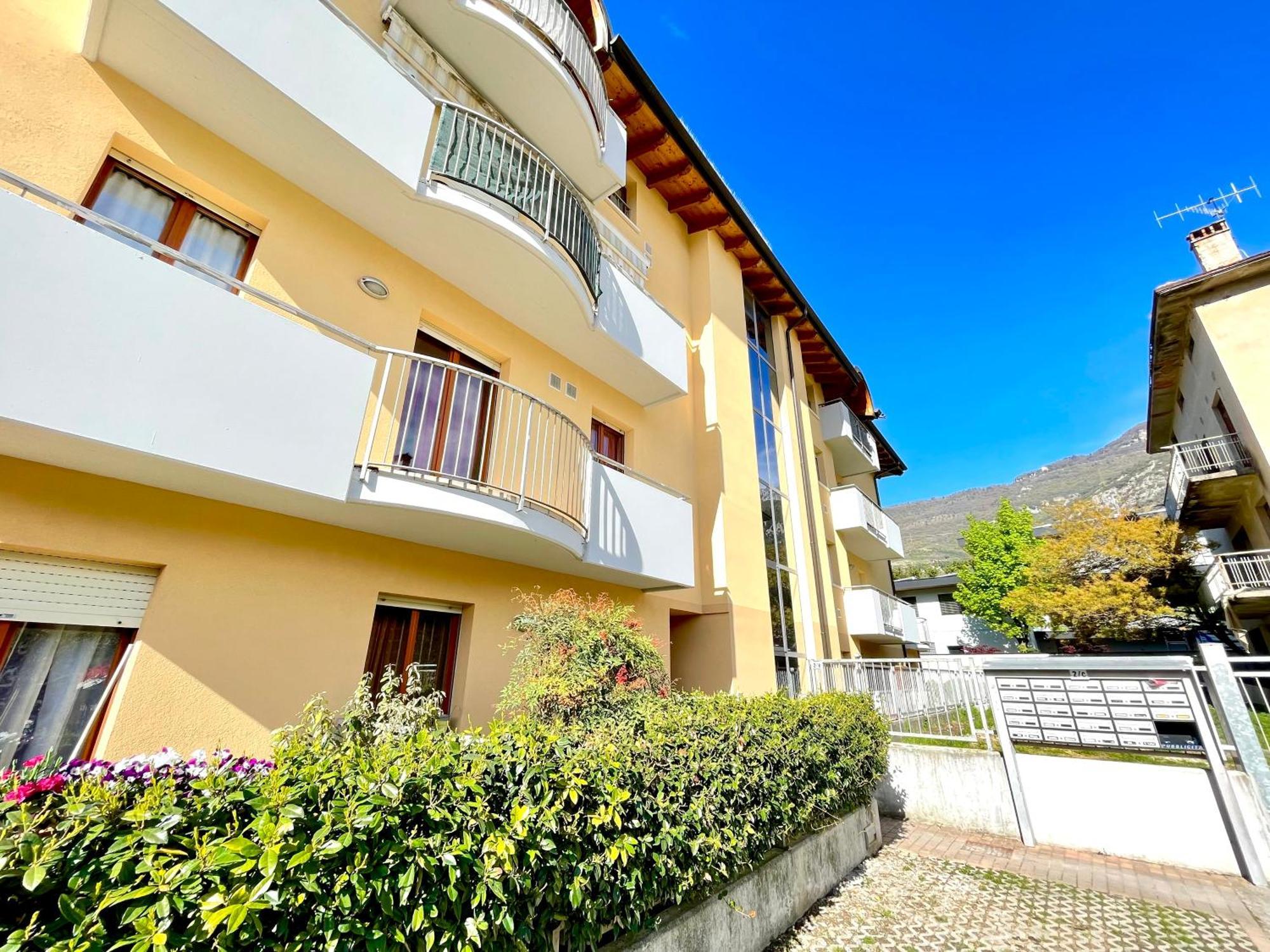 Casa Segantini - Relax Patio Apartment 1 Arco Extérieur photo